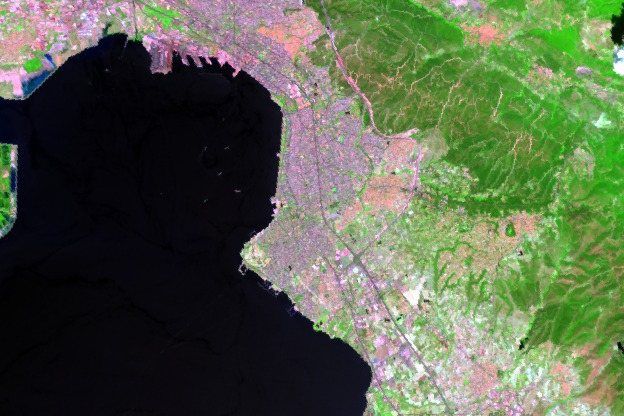 Πόλη και ακτή, σύνθεση βραχέος υπερύθρου