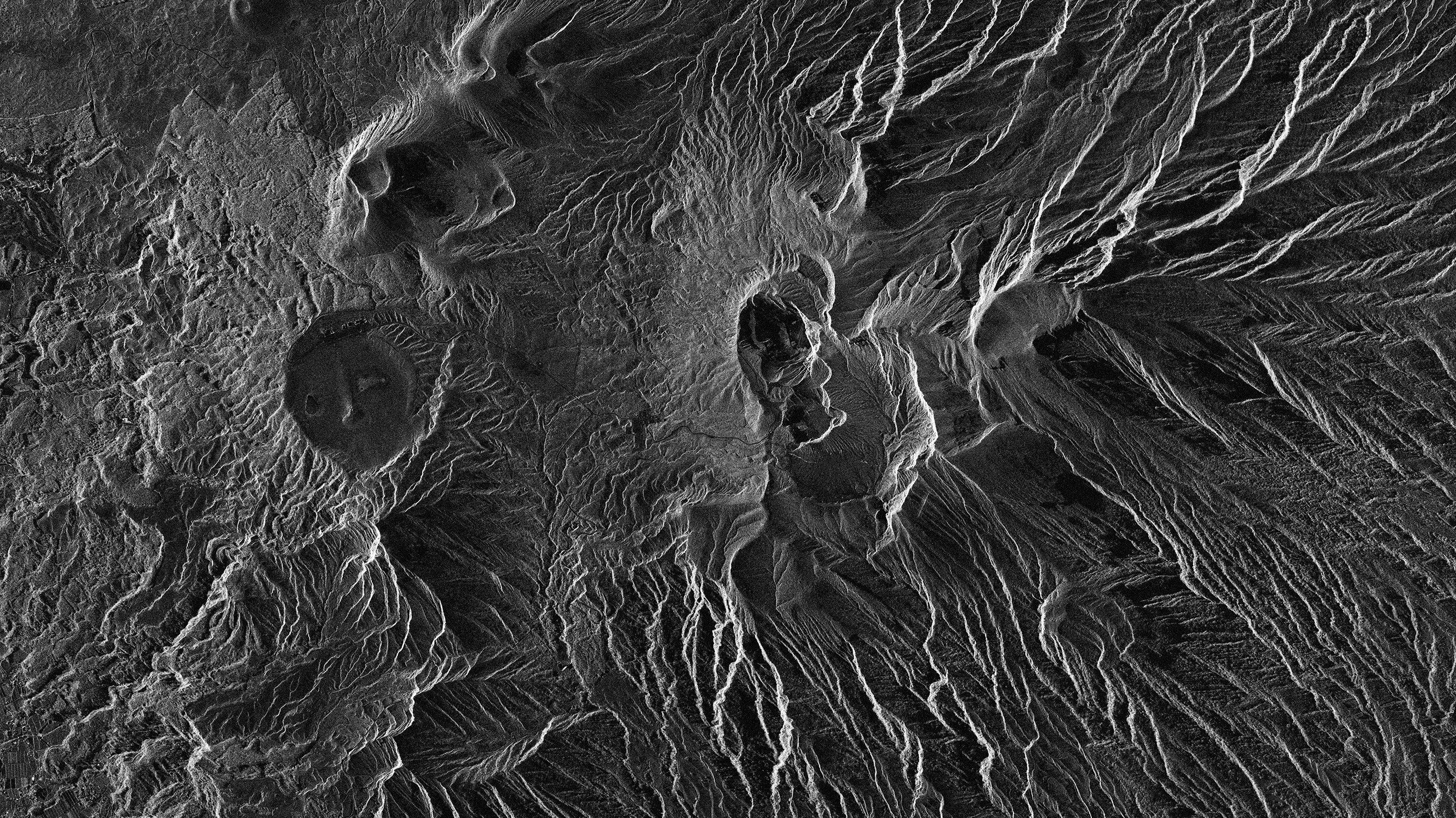 Ηφαίστειο και διαβρωμένες πλαγιές, X-band